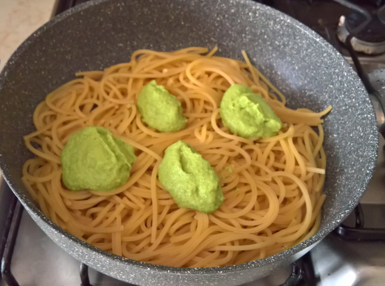 spaghetti quadrati al pesto di zucchine