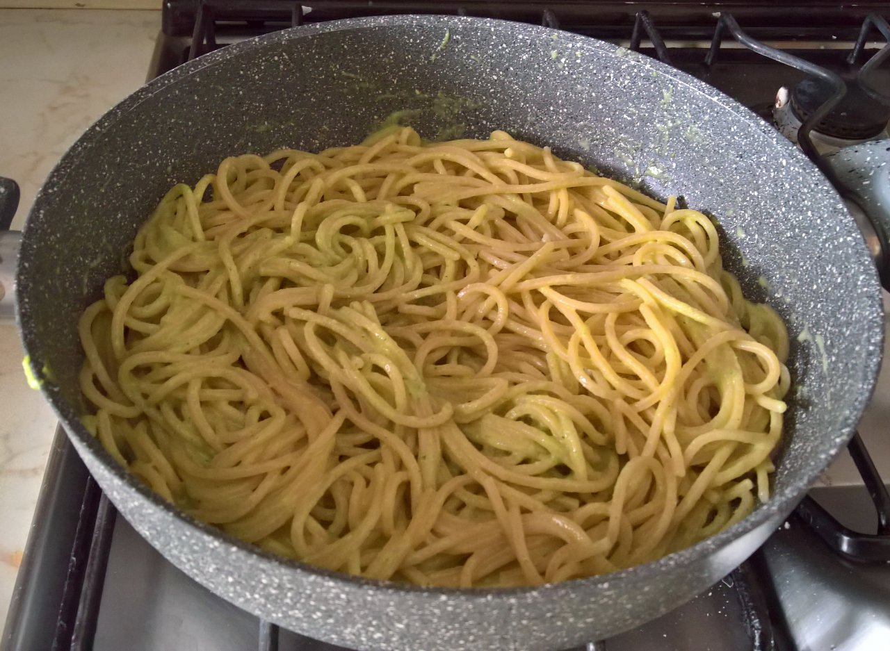 spaghetti quadrati al pesto di zucchine
